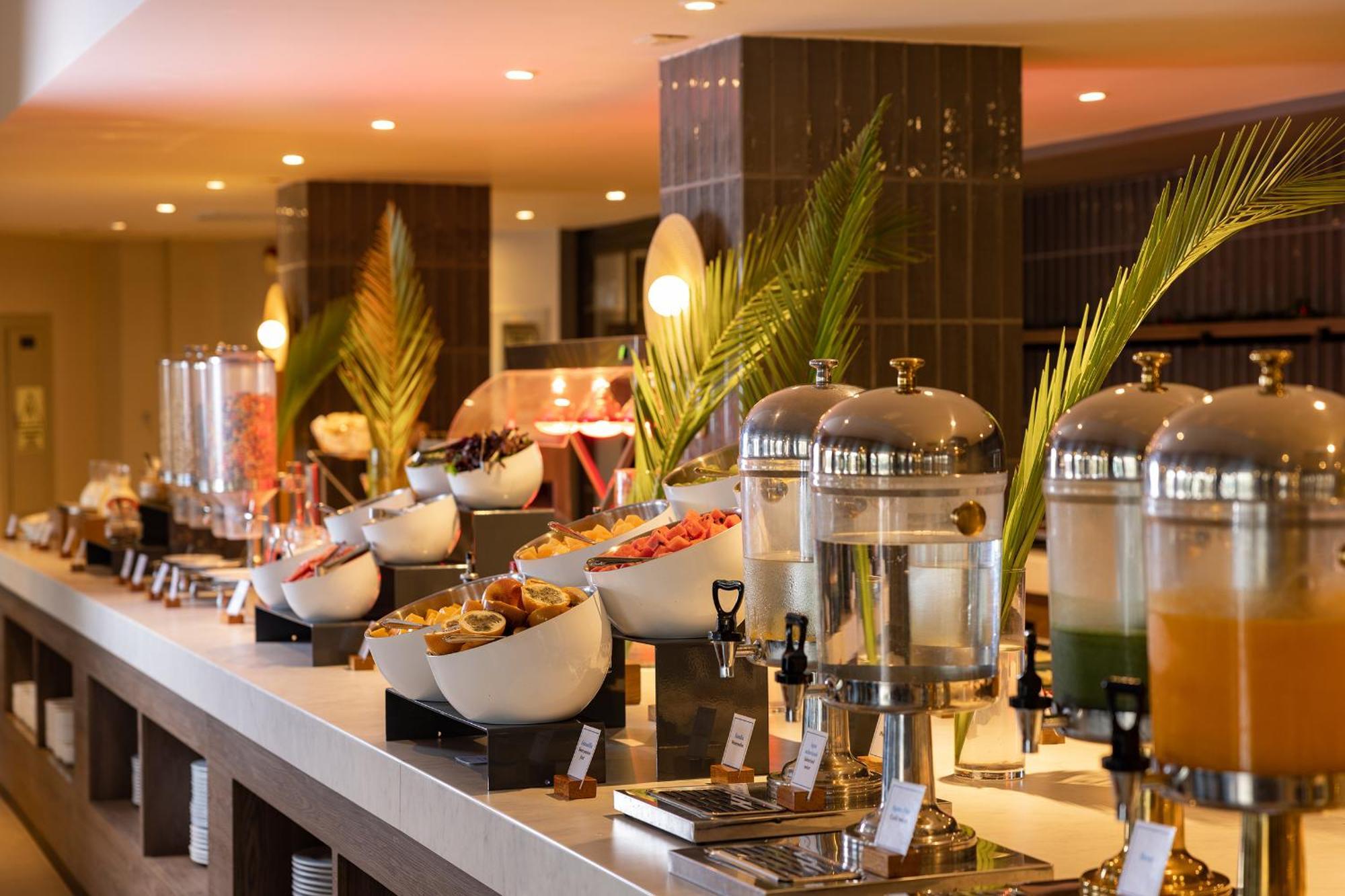 Aranwa Paracas Resort & Spa Buitenkant foto A buffet at a hotel