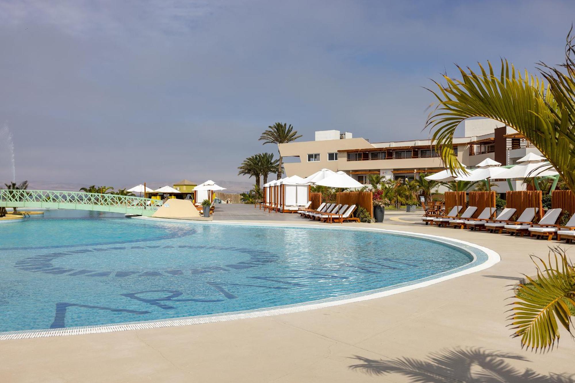 Aranwa Paracas Resort & Spa Buitenkant foto The swimming pool at the hotel